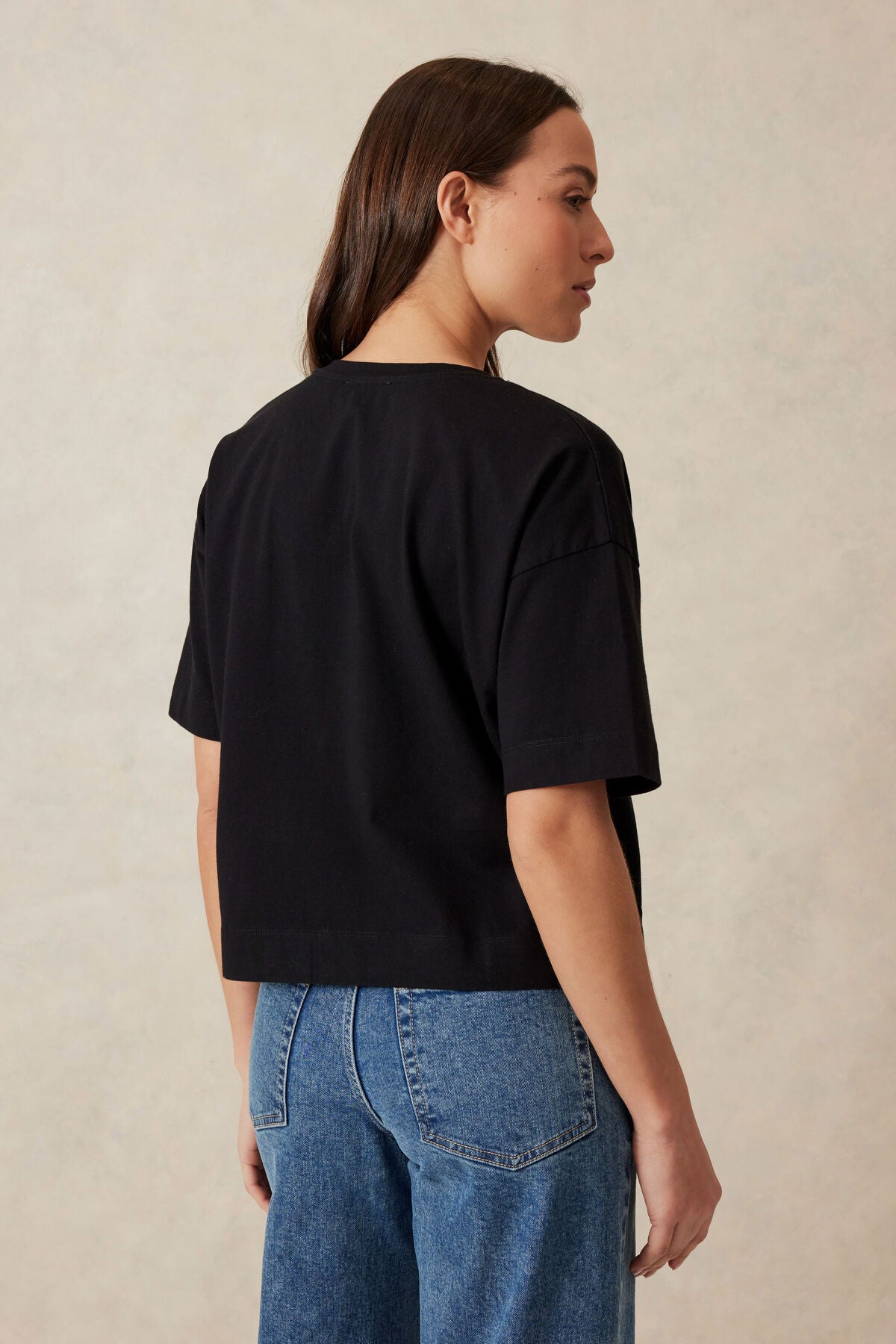 Boxy Vee Neck Tee - Black